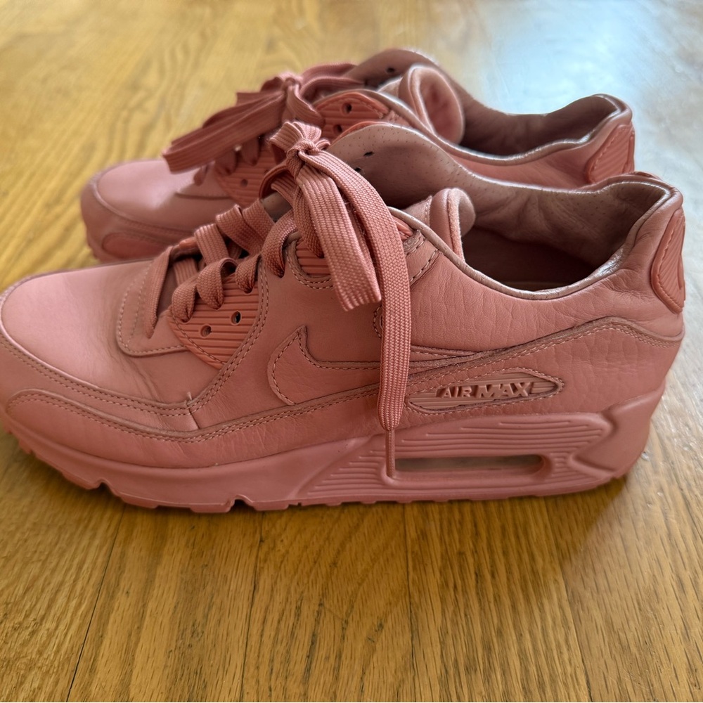 Nike AirMAX Pink Sneakers